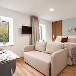 Apartment Dwellstay - *