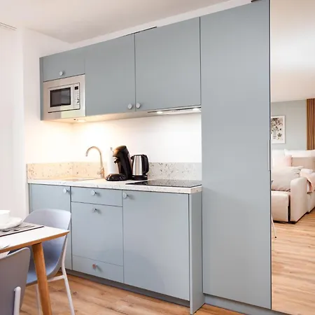 Dwellstay - Apartment *